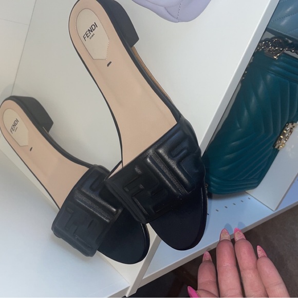 Fendi sandals. - Picture 4 of 4